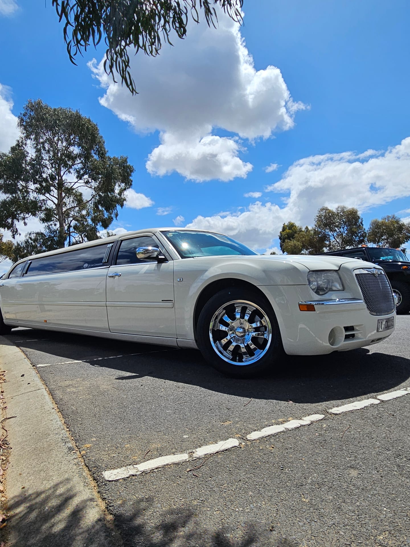 Luxe Line Limos Chrysler limousine