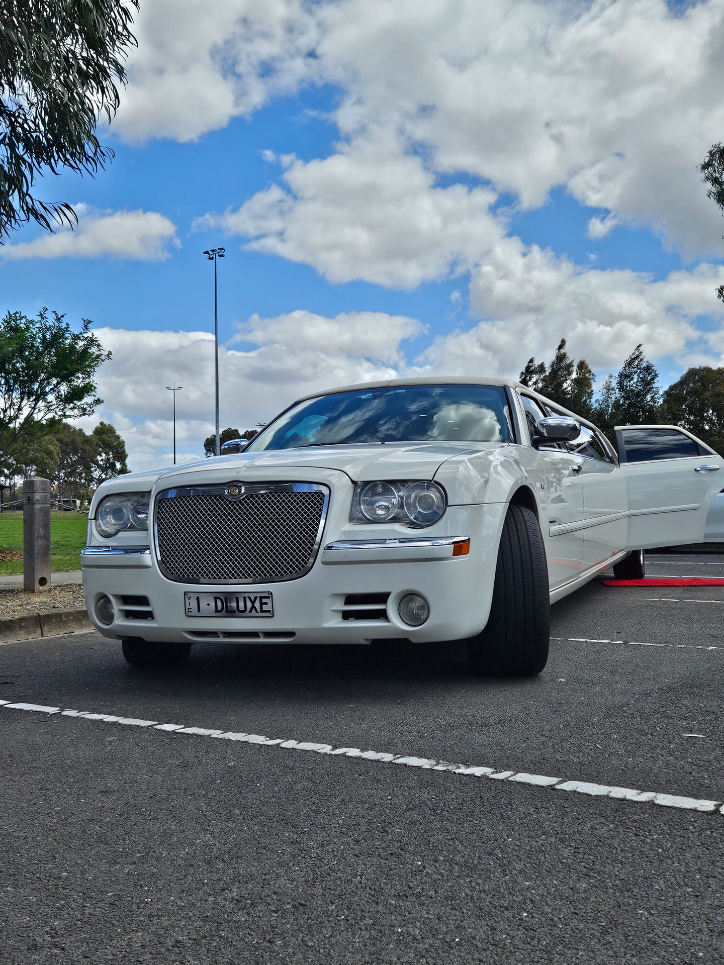 Luxe Line Limos Chrysler limousine